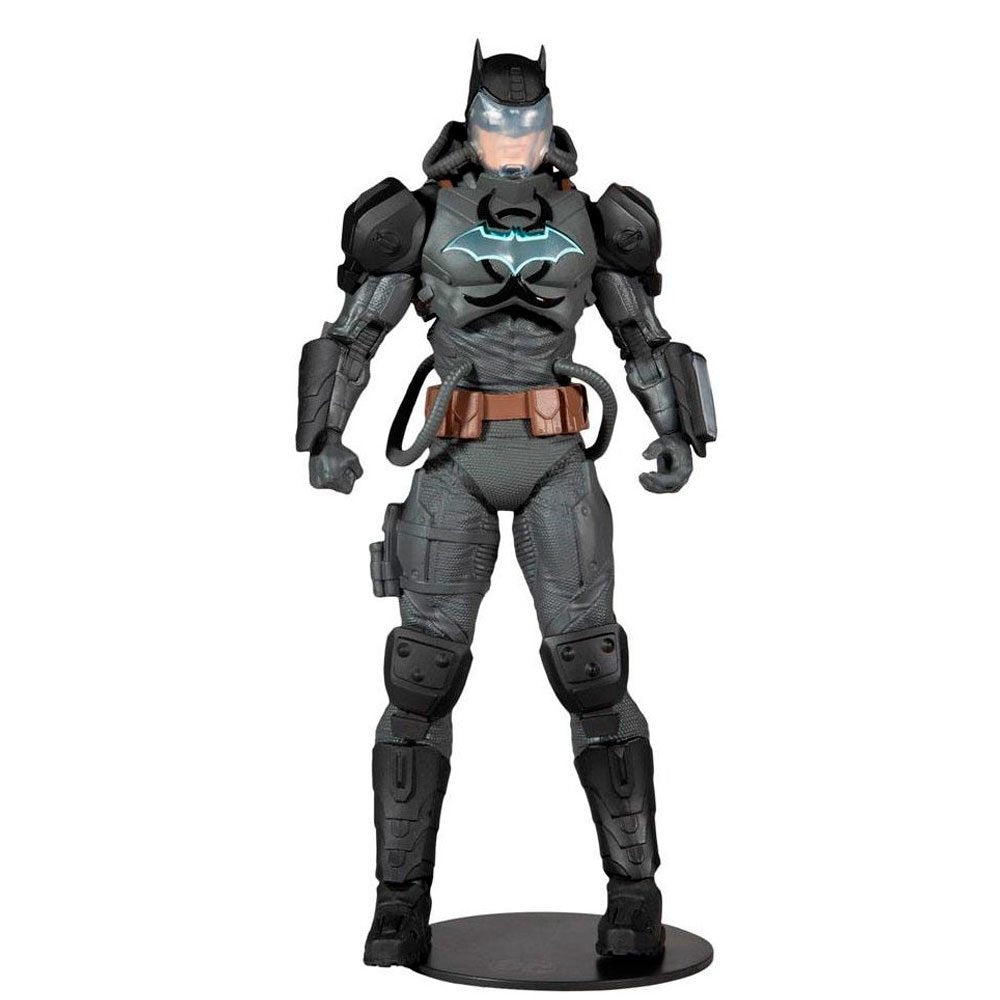 Figura Batman Hazmat Suit McFarlane en traje protector gris y negro con detalles azules Figura Batman Hazmat Suit McFarlane en traje protector gris y negro con detalles azules